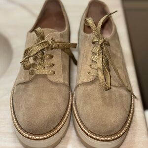Chelsea & Violet Tan Platform Shoes